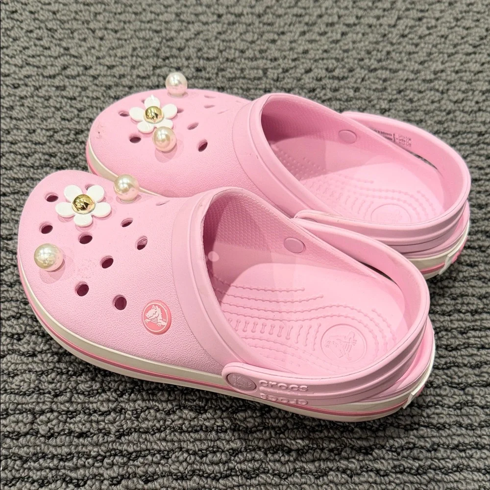 CROCS Pink Kids Clogs with Pearl and Flower Charms - Picture 4 of 4